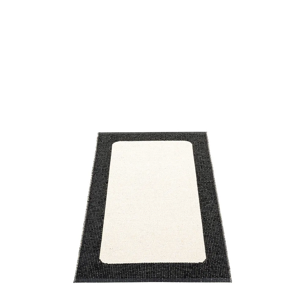 Amagansett Plastic Floor Mats Black/Vanilla (Multiple Sizes)