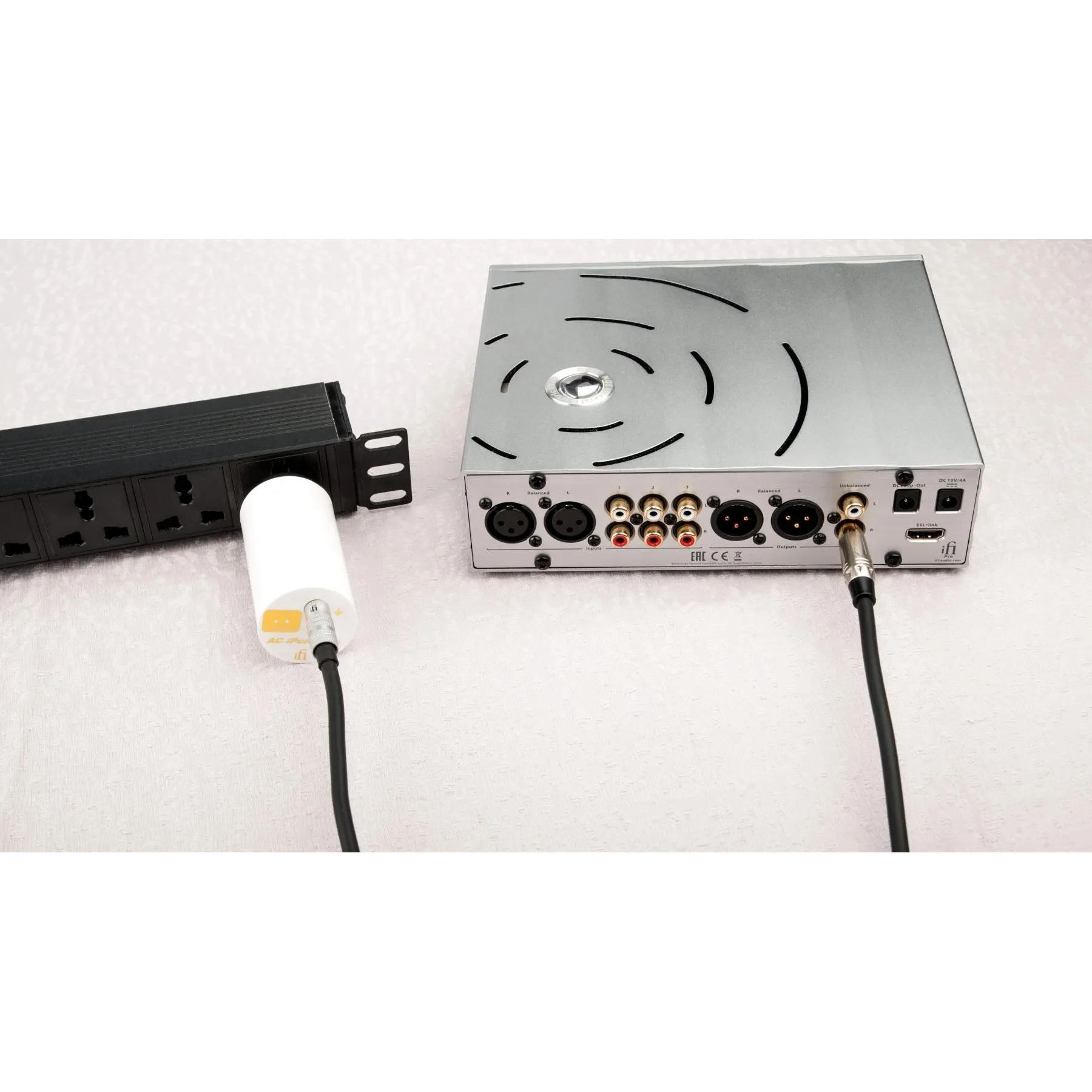 iFi Audio Groundhog  Ground Loop Isolator For Audio Systems