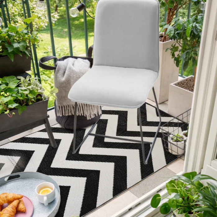 Laguna Black and White Chevron Recycled Plastic Outdoor Rug