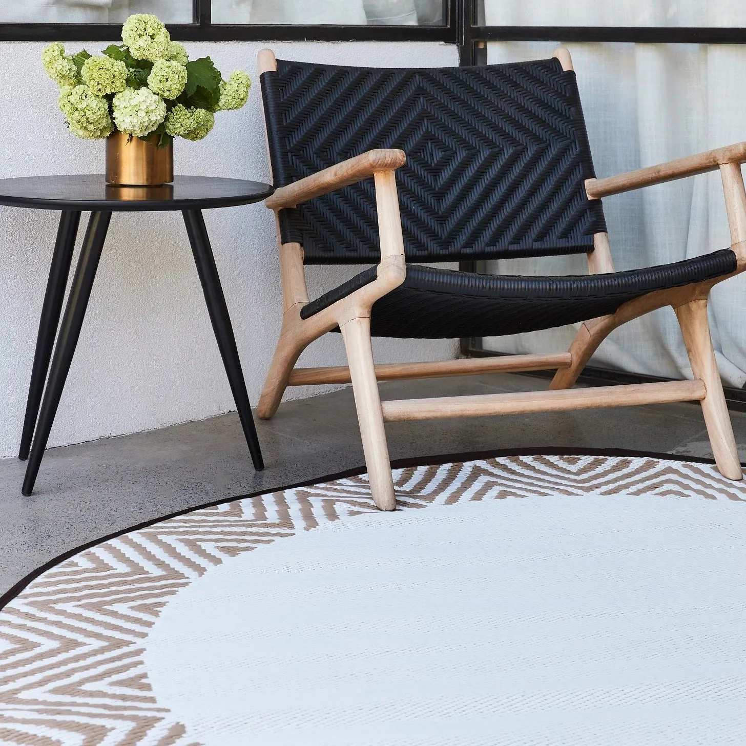 Olympia Beige & White Modern Recycled Plastic Round Outdoor Rug